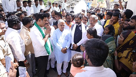 BJP leaders visited the flood-affected area.