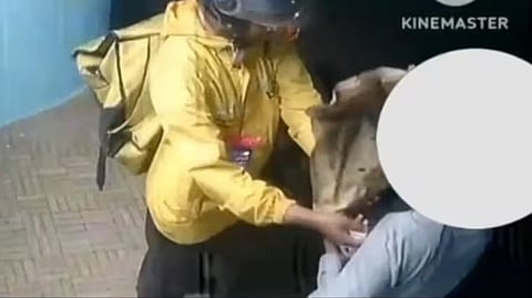Blinkit Delivery Driver Of Touching Her Inappropriately