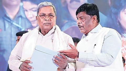 CM Siddaramaiah, Dr. HC Mahadevappa Casual Images