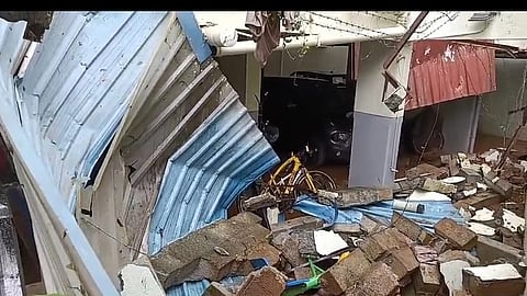 ಮಳೆ ಎಫೆಕ್ಟ್: ಉಳ್ಳಾಲದಲ್ಲಿ ಅಪಾರ್ಟ್'ಮೆಂಟ್ ತಡೆಗೋಡೆ ಕುಸಿತ, ಕೆಲಕಾಲ ಆತಂಕ ಸೃಷ್ಟಿ