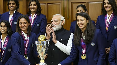 PM Modi with india team