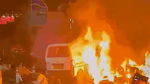 Explosion in car near Delhi's Red Fort