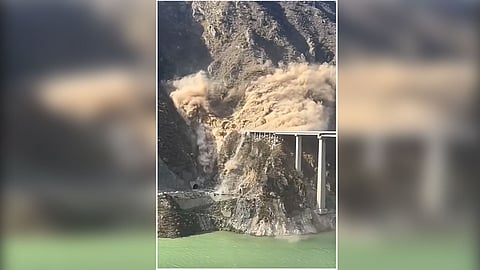 Chinas Hongqi bridge collapses