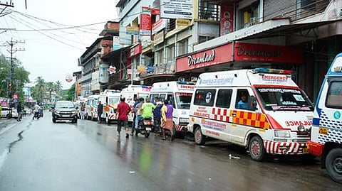 ಗುಜರಾತ್‌: ಆಂಬ್ಯುಲೆನ್ಸ್‌ಗೆ ಬೆಂಕಿ, ನವಜಾತ ಶಿಶು, ವೈದ್ಯ ಸೇರಿ ನಾಲ್ವರು ಸಾವು