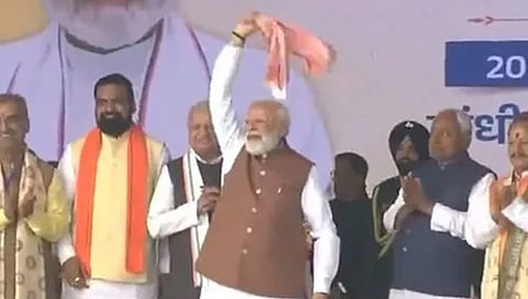PM Modi does a 'gamchha wave' after Nitish takes oath
