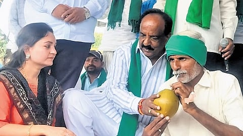 MLA NH Konaraddi and Dharwad DC Divya Prabhu visit the protest site in Navalgund on Monday.