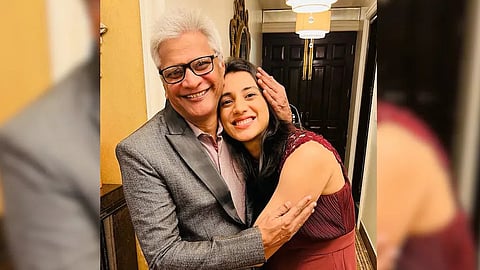 Smriti Mandhana With Father 