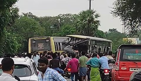 ತಮಿಳುನಾಡು: ಸರ್ಕಾರಿ ಬಸ್‌ಗಳ ಮುಖಾಮುಖಿ ಡಿಕ್ಕಿ; ಕನಿಷ್ಠ 11 ಮಂದಿ ಸಾವು, 20 ಮಂದಿಗೆ ಗಾಯ!