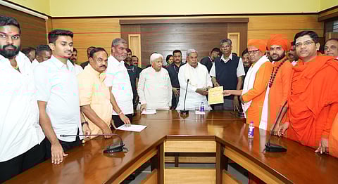 The delegation met Chief Minister at Belgaum and submitted a request for the formation of a separate district.