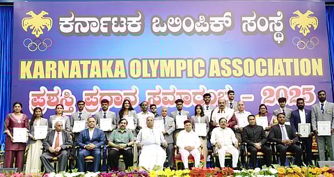 CM Siddaramaiah and Governor Thawarchand Gehlot with Olympics 2025 awardees