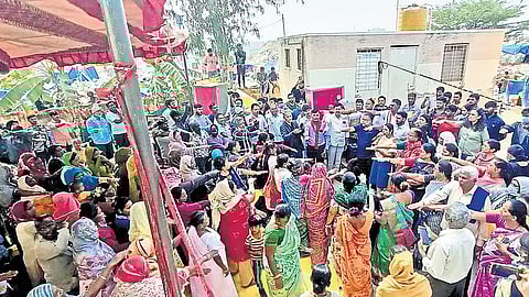 Kogilu evictees and members of various civil society groups take a pledge at the public meeting on Sunday