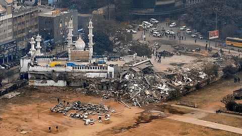 Violence during demolition drive near Delhi mosque