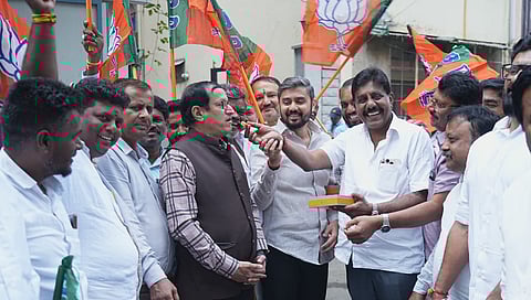 Karnataka BJP celebrates Mumbai civic poll victory in B'luru, Yediyurappa congratulates PM Modi, Maha CM Fadnavis