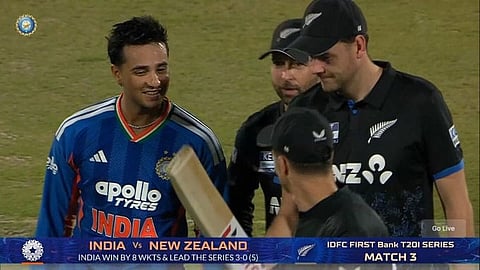 NZ Players Inspect Abhishek Sharmas Bat