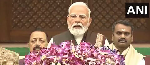 PM Modi in front of parliament 