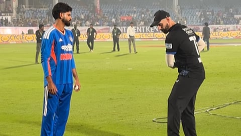 Shreyas Iyer - Daryl Mitchell 