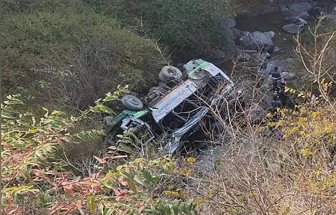 Bus fell to deep gorge