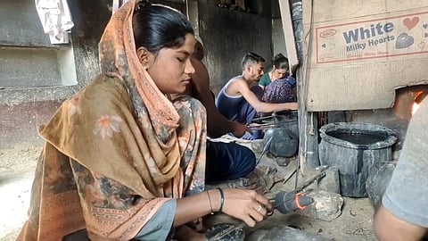 Members of the Murgod Bangle Production