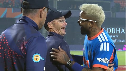 Former coach Gary Kirsten reunited with Hardik Pandya