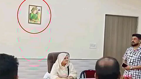 ಮಹಾರಾಷ್ಟ್ರ: ಮಾಲೆಗಾಂವ್ ಉಪಮೇಯರ್ ಕೊಠಡಿಯಲ್ಲಿ ಗಾಂಧಿ, ಅಂಬೇಡ್ಕರ್ ಫೋಟೋ ತೆಗೆದು ಟಿಪ್ಪು ಫೋಟೋ, ಭುಗಿಲೆದ್ದ ವಿವಾದ!