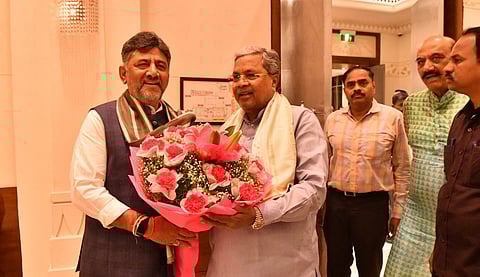 D K Shivakumar welcome Siddaramaiah 