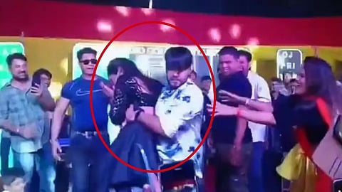 Bhojpuri singer threw dancer into the crowd
