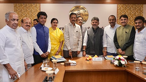 DCM DK Shivakumar with state Mps