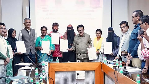 12 Kogilu evictees get Hakku Patras