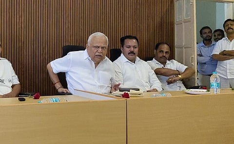 MLA R V Deshpande in Dandeli government hospital 