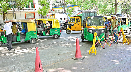 Mega Queue for Auto LPG near St Mark's road in Bengaluru
