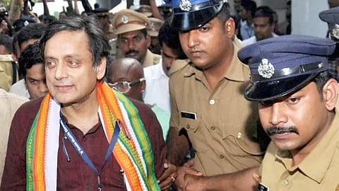 Shashi Tharoors Convoy Blocked Security Staffer Assaulted In Kerala
