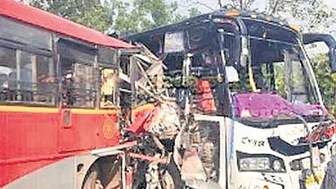 The two buses crashed on a curve on Kumta–Sirsi highway