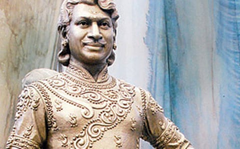 ಡಾ. ರಾಜ್ ಕುಮಾರ್ ಅವರ ಕಂಚಿನ ಪ್ರತಿಮೆ (ಸಂಗ್ರಹ ಚಿತ್ರ)