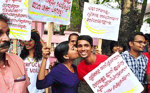 ಕೇರಳದಲ್ಲಿ ನಡೆದ ಕಿಸ್ ಆಫ್ ಲವ್ ಆಚರಣೆ (ಸಂಗ್ರಹ ಚಿತ್ರ)