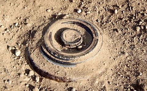 ನೆಲ ಬಾಂಬ್‌