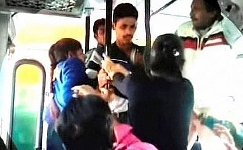 ಹರ್ಯಾಣದ ರೋಹ್‌ತಕ್ ಸರ್ಕಾರಿ ಬಸ್‌ನಲ್ಲಿ ಪೋಕರಿಗಳ ಅಸಭ್ಯ ವರ್ತನೆ