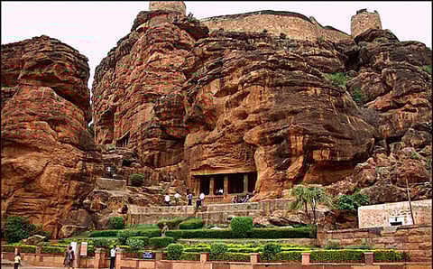 ಬಾದಾಮಿ ಗುಹಾಲಯ
