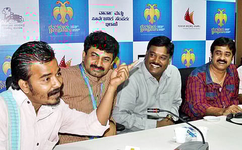 ಸಿನಿಮೋತ್ಸವ ಸಂವಾದ ಕಾರ್ಯಕ್ರಮದಲ್ಲಿ ಪಾಲ್ಗೊಂಡಿದ್ದ ಚಿತ್ರ ನಿರ್ದೇಶಕರಾದ ದಯಾಳ್ ಪದ್ಮನಾಭನ್, ಮಹಾಂತೇಶ್ ರಾಮದುರ್ಗಾ, ಮೋಹನ್ ಅಲರು ಮಾತನಾಡಿದರು.