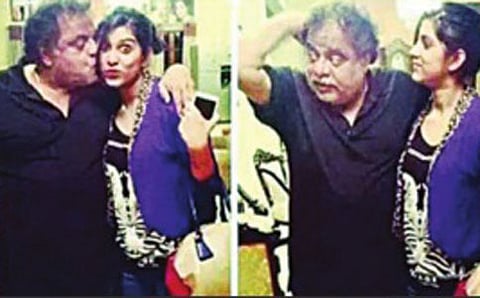 ಅಂಬರೀಷ್ ಯುವತಿಯನ್ನು ಚುಂಬಿಸುತ್ತಿರುವ  ವಾಟ್ಸ್ ಆ್ಯಪ್‌ ಚಿತ್ರ