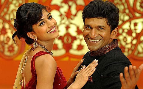 ಕನ್ನಡ ಚಲನಚಿತ್ರೋದ್ಯಮಕ್ಕೆ ವರ್ಷದ ಆರಂಭ ನೀರಸವಾಗಿತ್ತು. ಜನವರಿಯಲ್ಲಿ ಬಿಡುಗಡೆಯಾದ ಯಾವ ಸಿನೆಮಾಗಳು ಆ ಪರಿಯ ಯಶಸ್ಸು ಪಡೆಯಲಿಲ್ಲ. ಪುನೀತ್ ರಾಜಕುಮಾರ್ ಮತ್ತು ಎರಿಕಾ ಫರ್ನಾಂಡಿಸ್ ಅಭಿನಯದ ಬಹು ನಿರೀಕ್ಷಿತ 'ನಿನ್ನಿಂದಲೆ' ಸಿನೆಮಾ ನೆಲ ಕಚ್ಚಿದ್ದು, ಪುನೀತ್ ರಾಜ್ ಕುಮಾರ್ ಅವರಿಗೆ ಹೊಸ ವರ್ಷದ ಆಘಾತ ಹಾಗೂ ಪುನ