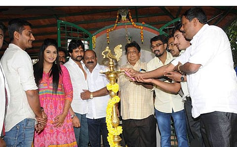 ಪ್ರೀತಿ ಪ್ಯಾರ್ ಅಂಡ್ ಲವ್  ಚಿತ್ರದ  ಮುಹೂರ್ತ ಸಮಾರಂಭದಲ್ಲಿ ನಮಸ್ತೇ ಮೇಡಮ್‌ ಚಿತ್ರದ ತಾರಾಜೋಡಿ ರಾಗಿಣಿ ಮತ್ತು ಶ್ರೀನಗರ ಕಿಟ್ಟಿ