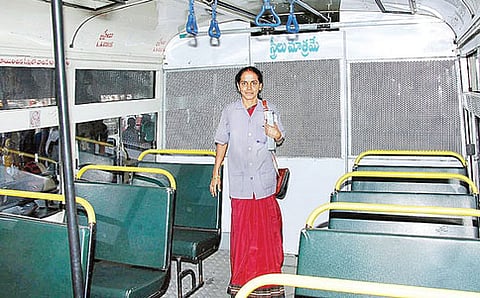 ಬಸ್ ನಲ್ಲಿ ಅಳವಡಿಸಲಾದ ನೆಟ್ ಡೋರ್