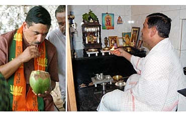 ಮತದಾರ ಪ್ರಭುವಿನ ಮುಂದೆ ಭಕ್ತ ಪ್ರಹ್ಲಾದ