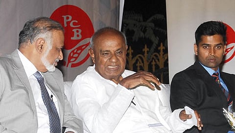 ರಣಜಿ ತಂಡದ ಸನ್ಮಾನ ಕಾರ್ಯಕ್ರಮದಲ್ಲಿ ಹಾಜರಿದ್ದ ಮಾಜಿ ಪ್ರಧಾನಿ ಎಚ್ ಡಿ ದೇವೇಗೌಡ, ಬ್ರಿಜೇಷ್ ಪಟೇಲ್