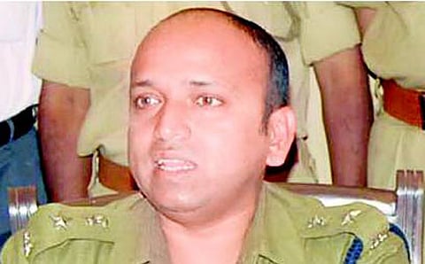 ಪೊಲೀಸ್ ಅಧಿಕಾರಿ ಹೇಮಂತ್ ನಿಂಬಾಳ್ಕರ್