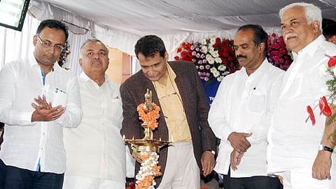 ಅಂತಾರಾಷ್ಟ್ರೀಯ ಸಮ್ಮೇಳನಕ್ಕೆ ಚಾಲನೆ ನೀಡಿದ ಕೇಂದ್ರ ಸಚಿವ ಸುರೇಶ್ ಪ್ರಭು (ಸಂಗ್ರಹ ಚಿತ್ರ)