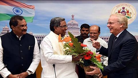 ವಿದ್ಯುತ್, ಗೊಬ್ಬರ ಉತ್ಪಾದಿಸಬಲ್ಲ ಕಸ ಘಟಕ ಸ್ಥಾಪನೆ ಕುರಿತಂತೆ ಕರ್ನಾಟಕ ಸರ್ಕಾರ ಮತ್ತು ನೆದರ್ ಲ್ಯಾಂಡ್  ಬೆಂಗಳೂರಿನಲ್ಲಿ ತಿಳಿವಳಿಕೆ ಪತ್ರಕ್ಕೆ ಸಹಿ ಹಾಕಿದ ಸಂದರ್ಭ ಮುಖ್ಯಮಂತ್ರ