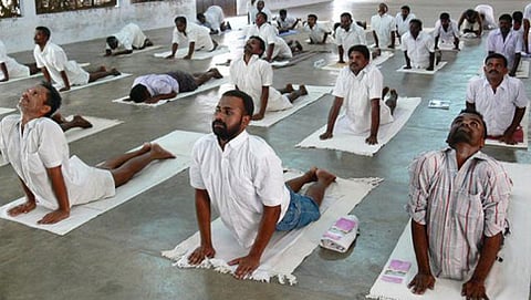 ಪುಣೆಯ ಯರವಾಡ ಜೈಲಿನಲ್ಲಿ ಯೋಗ ತರಬೇತಿ (ಸಂಗ್ರಹ ಚಿತ್ರ)