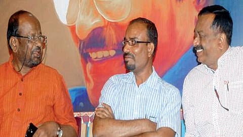 ಬೆಂಗಳೂರಿನ ನಯನ ಸಭಾಂಗಣದಲ್ಲಿ ನಡೆದ `ಈಗ ಇರಬೇಕಿತ್ತು ಲಂಕೇಶ್' ಕಾರ್ಯಕ್ರಮದ ಸಮಾರೋಪಸಮಾರಂಭದಲ್ಲಿ ಶ್ರೀನಿವಾಸ ಜಿ.ಕಪ್ಪಣ್ಣ, ಕೆ.ಎ.ದಯಾನಂದ, ಸಿ.ಎಸ್. ದ್ವಾರಕನಾಥ್ ಭಾಗವಹಿಸಿದ್ದ