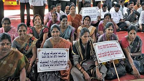 ವೇತನ ತಾರತಮ್ಯ(ವಿರೋಧಿಸಿ ಶಿಕ್ಷಕರ ಪ್ರತಿಭಟನೆ(ಸಂಗ್ರಹ ಚಿತ್ರ)